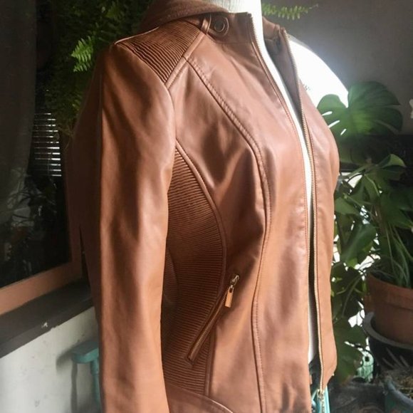 NEW G by GUESS Women Leather Moto Jacket Removeable Hood - Picture 8 of 13